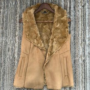 Tan sleeves faux fur vest